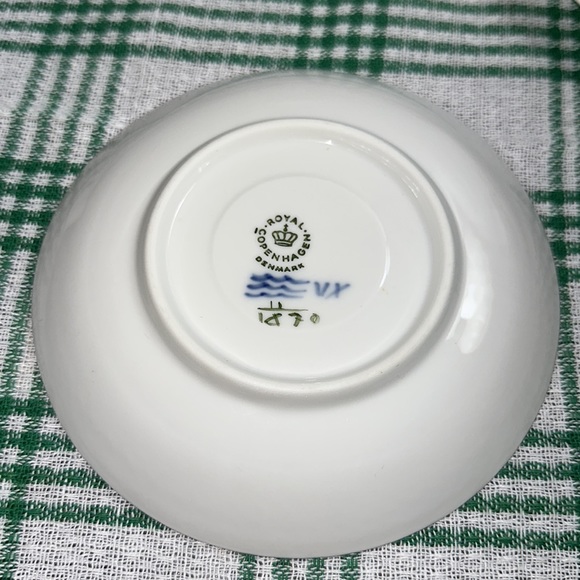 Royal Copenhagen blue flower plate.  1960s. Model number 11/1070. - Picture 3 of 4